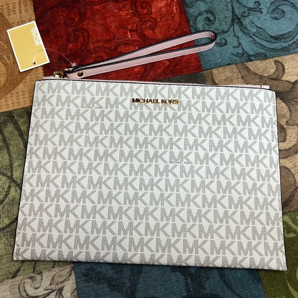 MICHAEL KORS Jet Set Travel XL Leather Wristlet - Picture 1 of 3